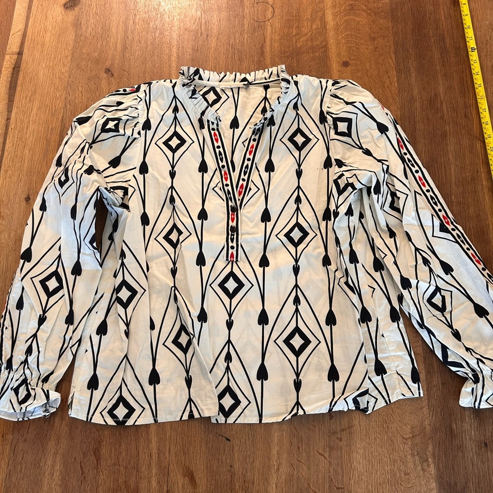 Maude Vivante Stylish Black and White Geometric Women's Top